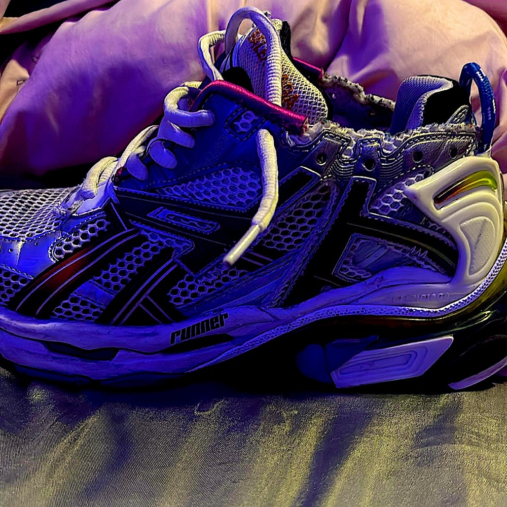balenciaga runner size 8